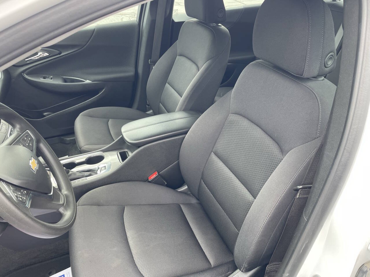 Used 2024 Chevrolet Malibu LT FWD image 2