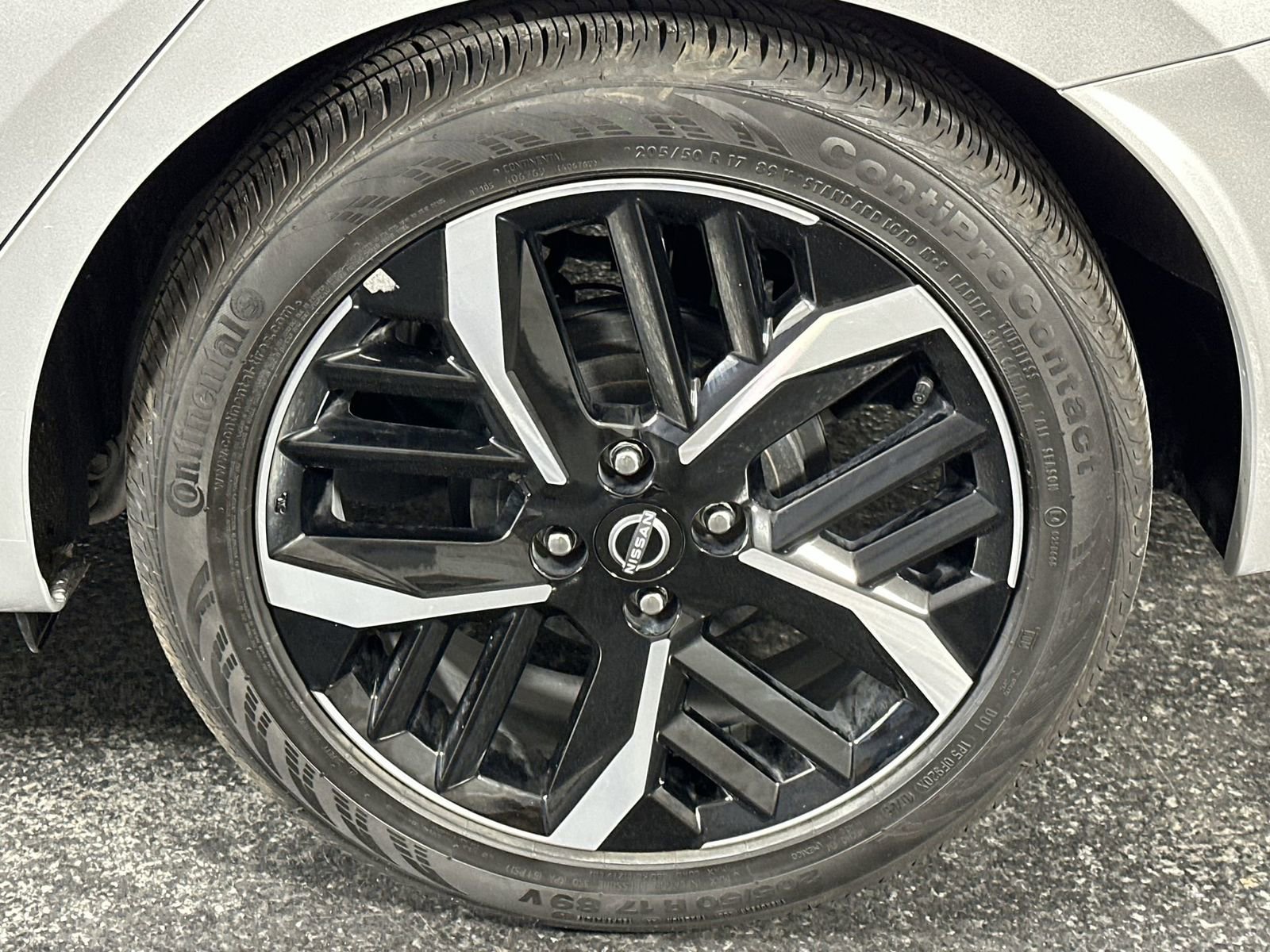 Used 2025 Nissan Versa SR image 10