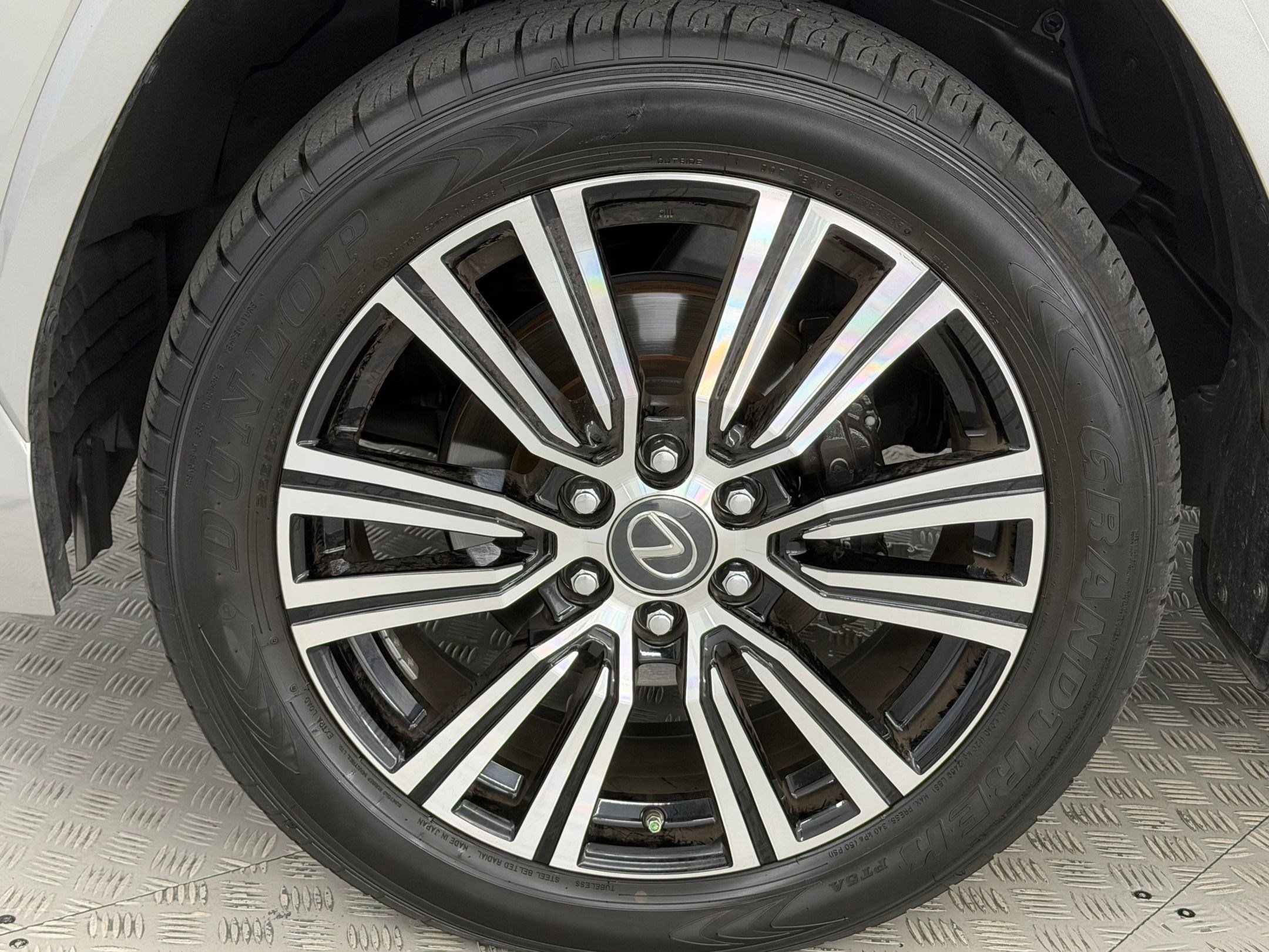 Used 2023 Lexus LX 600 4WD w/ Luxury Package image 10