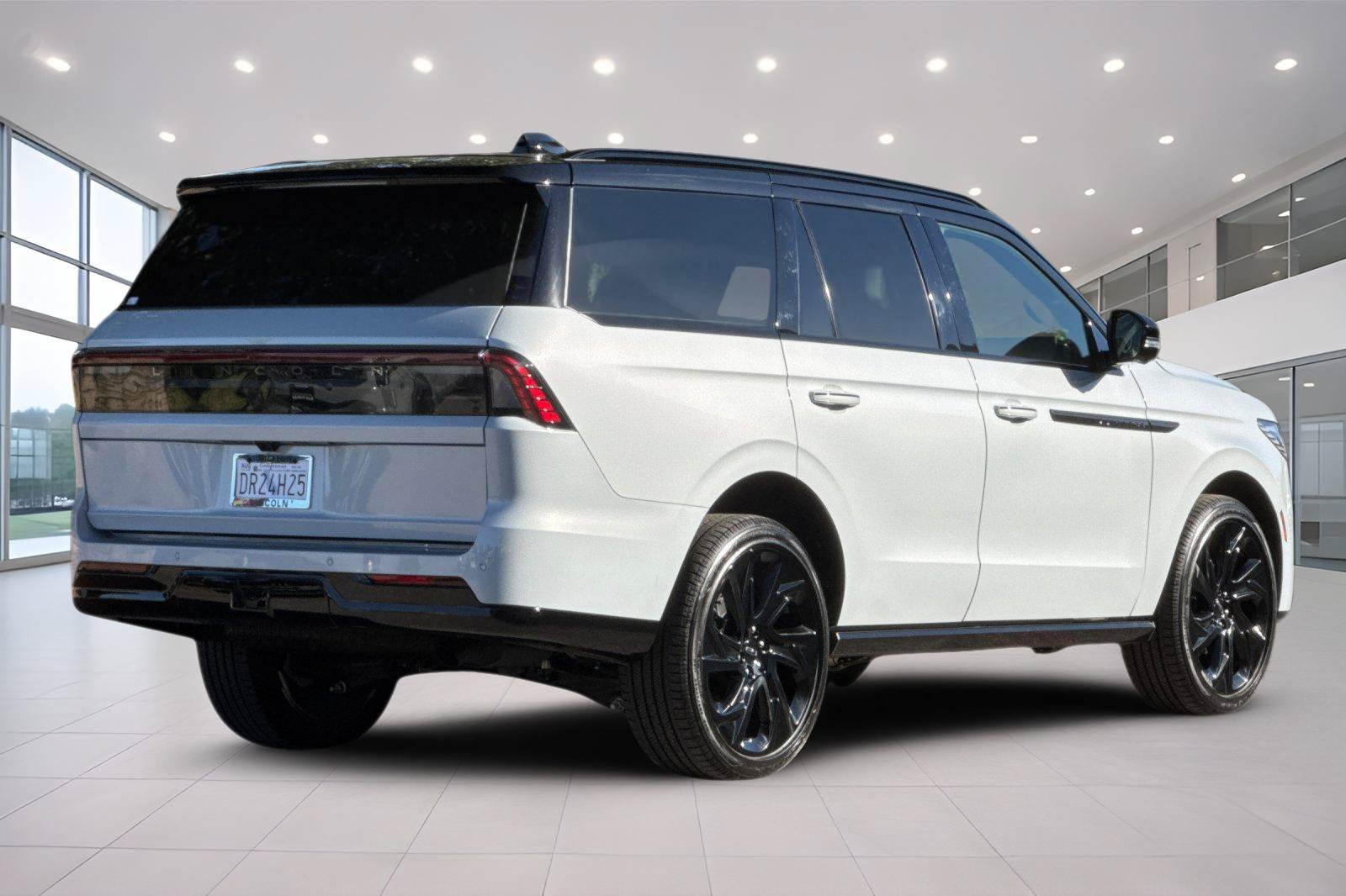 Used 2026 Lincoln Navigator Black Label AWD/4WD image 4