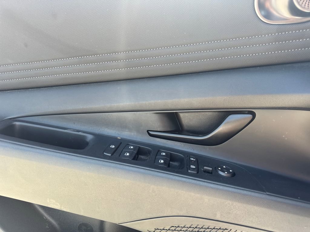 Used 2025 Hyundai Elantra Sport FWD image 17