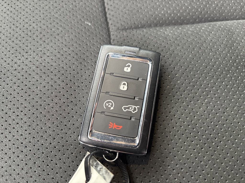 Used 2023 Jeep Grand Cherokee L Laredo image 37