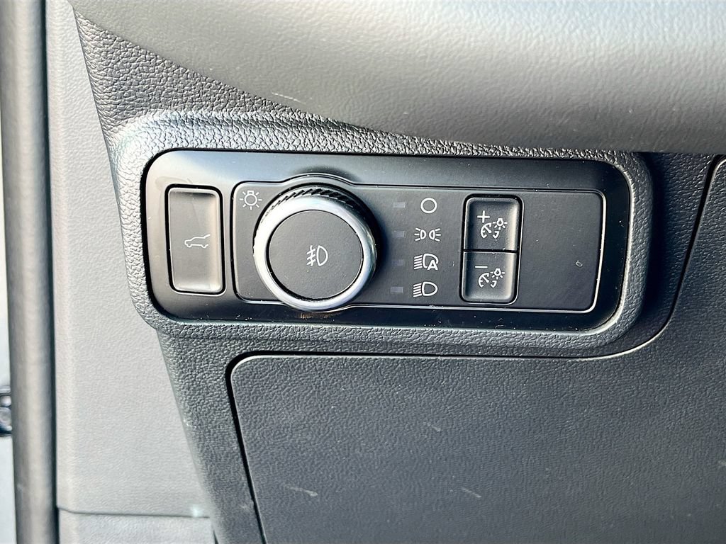 Used 2025 Ford Explorer Active w/ Active Comfort Package AWD/4WD image 10