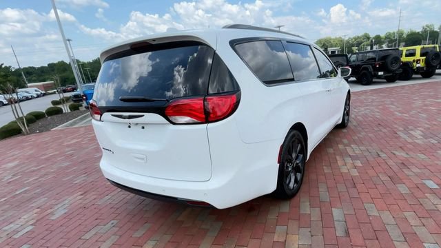 Used 2018 Chrysler Pacifica Touring Plus w/ S Appearance Package FWD image 9