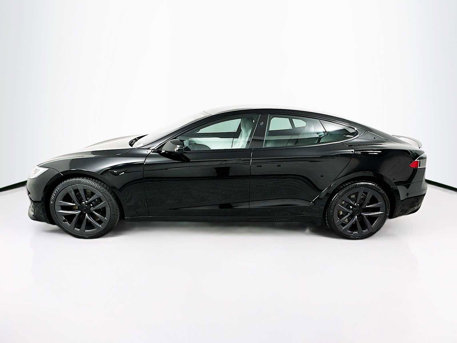 Used 2022 Tesla Model S Plaid AWD/4WD image 2