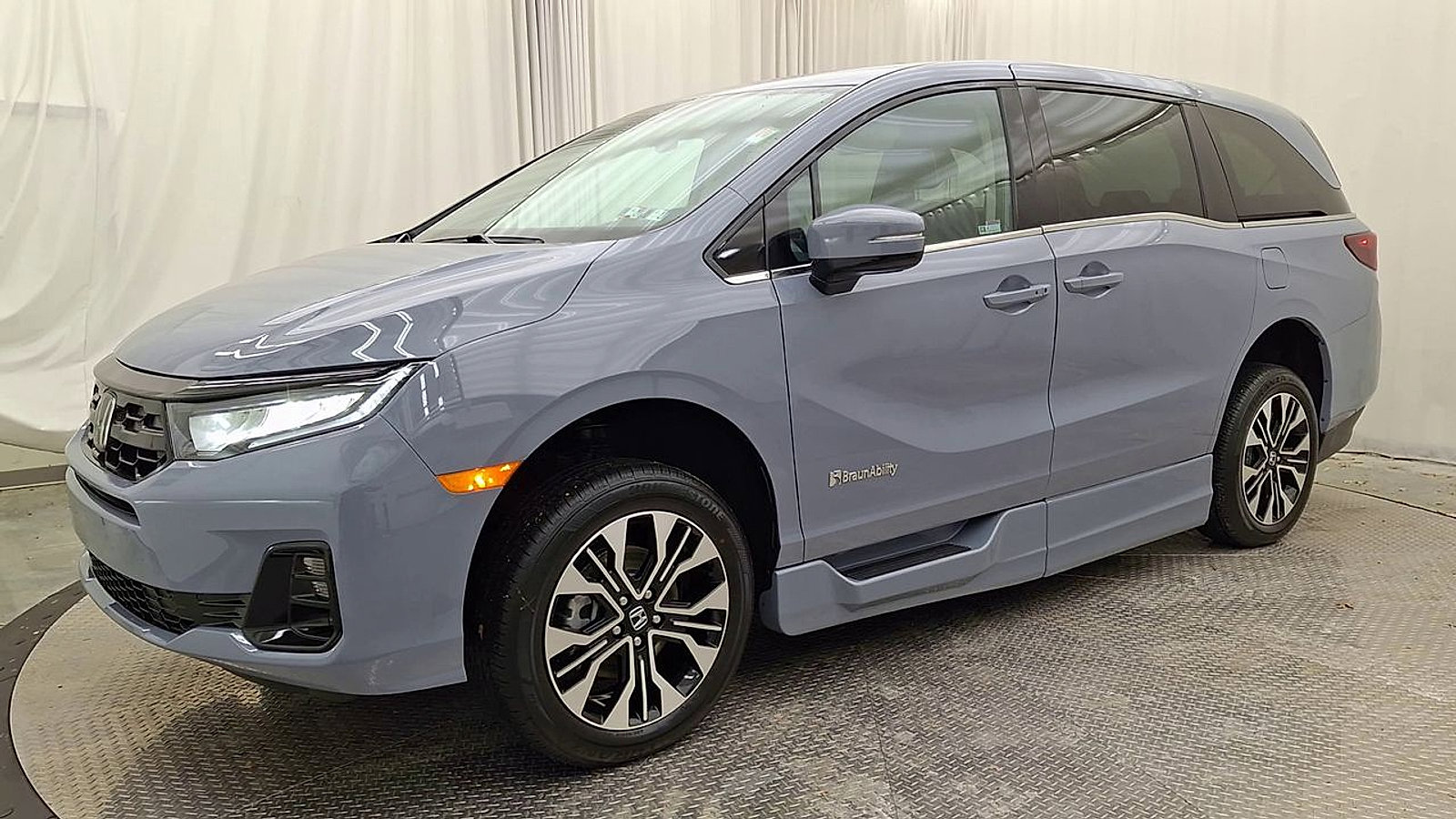 Used 2026 Honda Odyssey Elite image 7