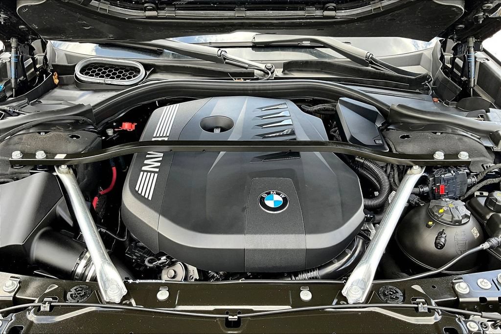 Used 2025 BMW 740i xDrive AWD/4WD image 31