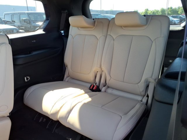 New 2026 Jeep Grand Cherokee L Limited w/ Luxury Tech Group II AWD/4WD image 17