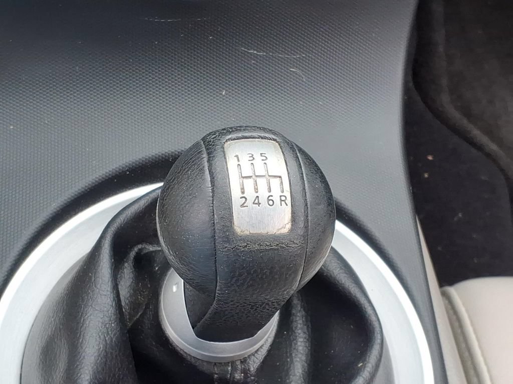 Used 2004 Nissan 350Z Touring RWD image 3