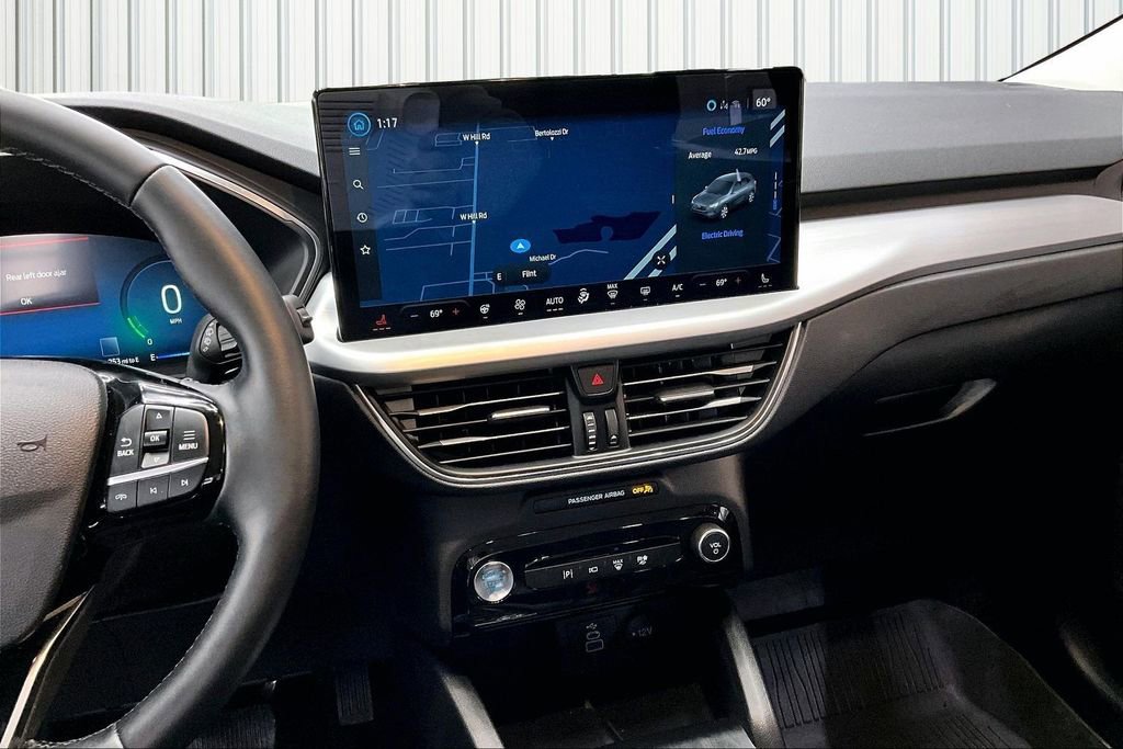 Used 2025 Ford Escape SE w/ PHEV Premium Package image 9