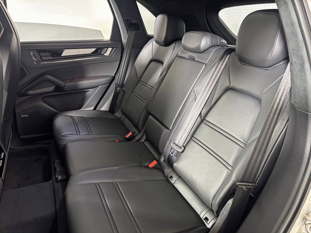 New 2026 Porsche Cayenne GTS AWD/4WD image 36
