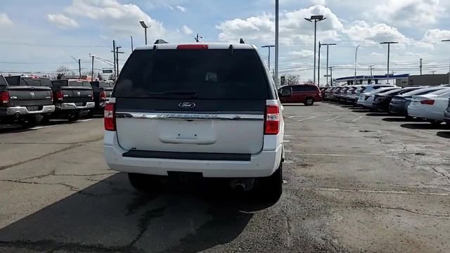 Used 2016 Ford Expedition XLT w/ Equipment Group 202A AWD/4WD image 7