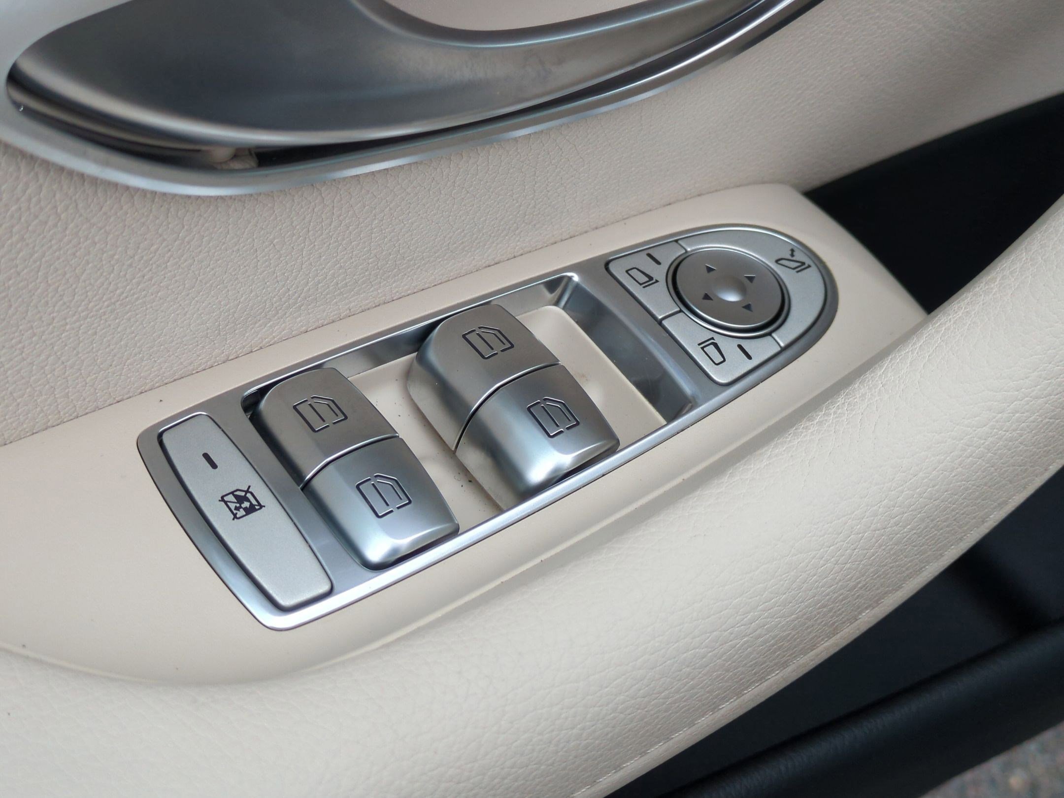 Used 2017 Mercedes-Benz E 300 4MATIC image 13