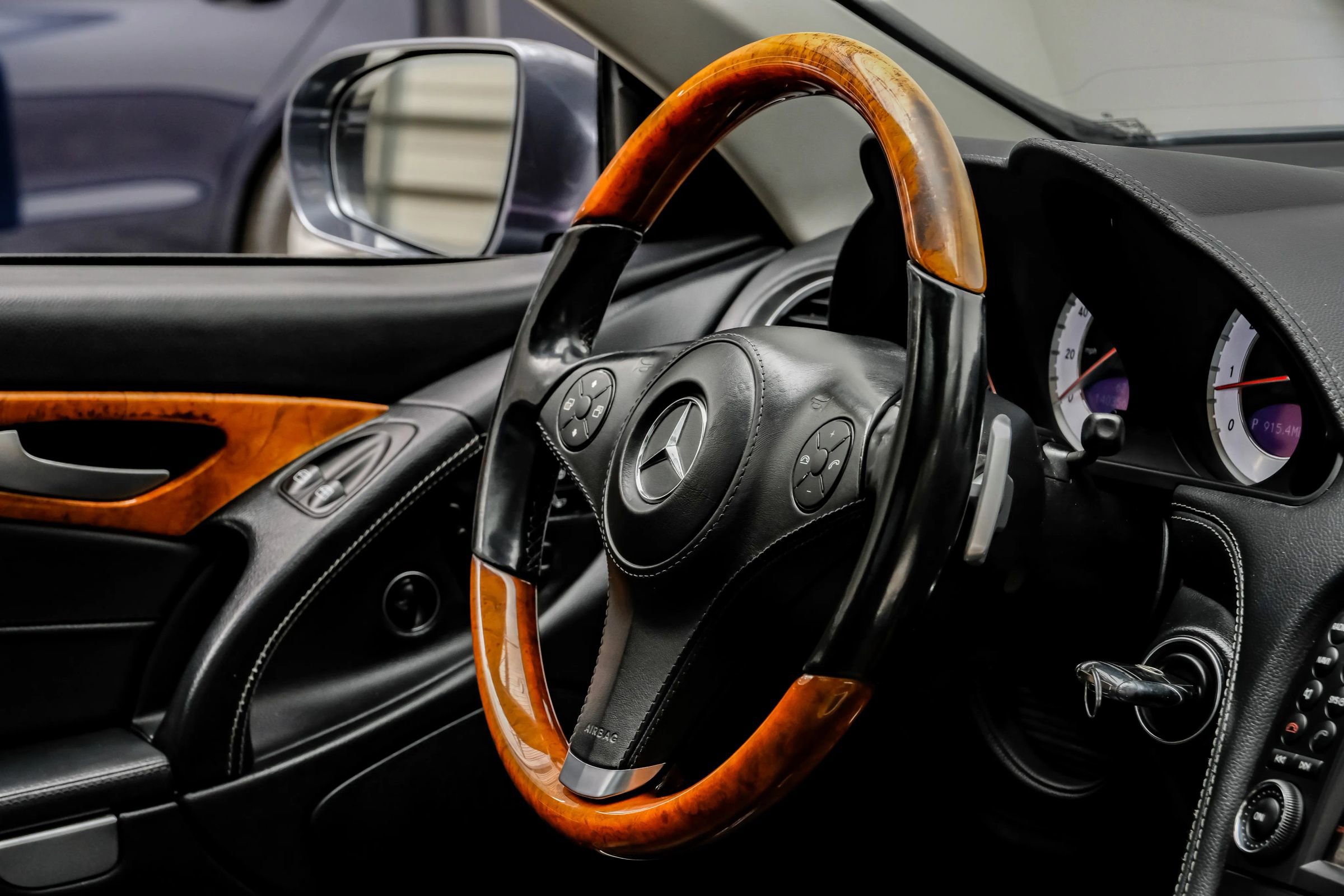 Used 2012 Mercedes-Benz SL 550 image 18