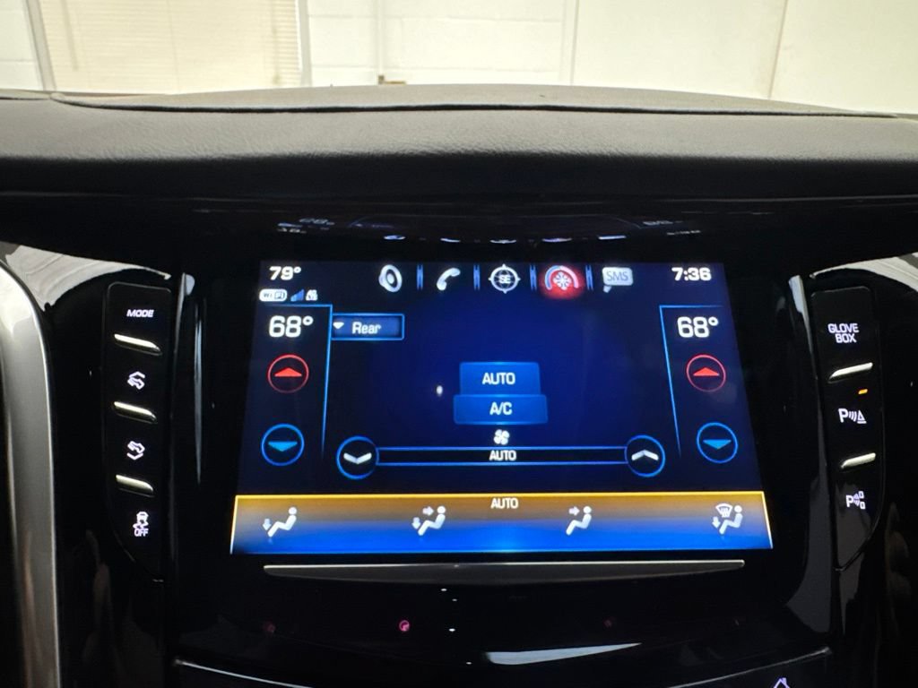 Used 2020 Cadillac Escalade ESV 4WD image 34