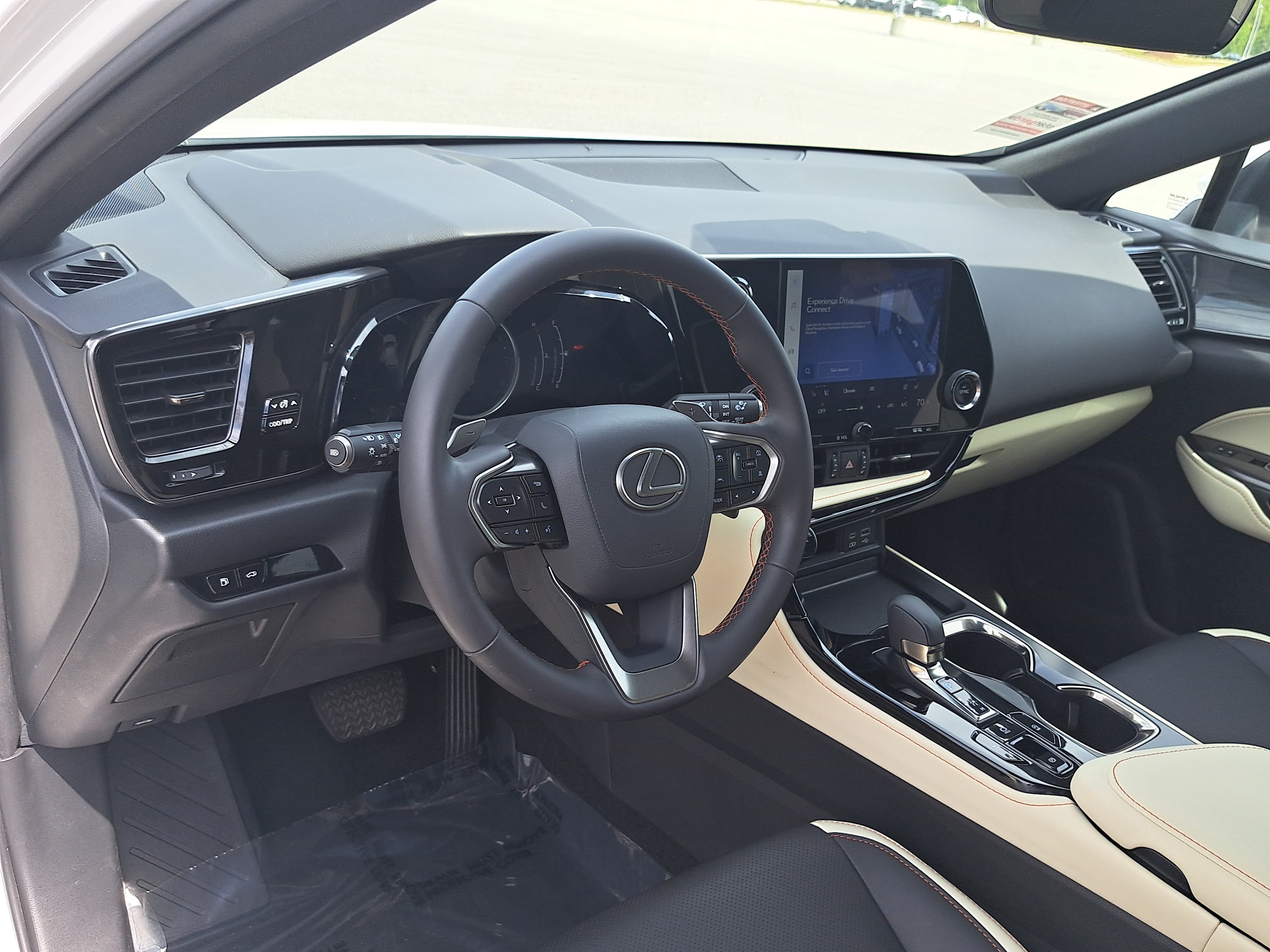 Used 2024 Lexus NX 250 FWD w/ Towing Package (2000 Lbs) image 17