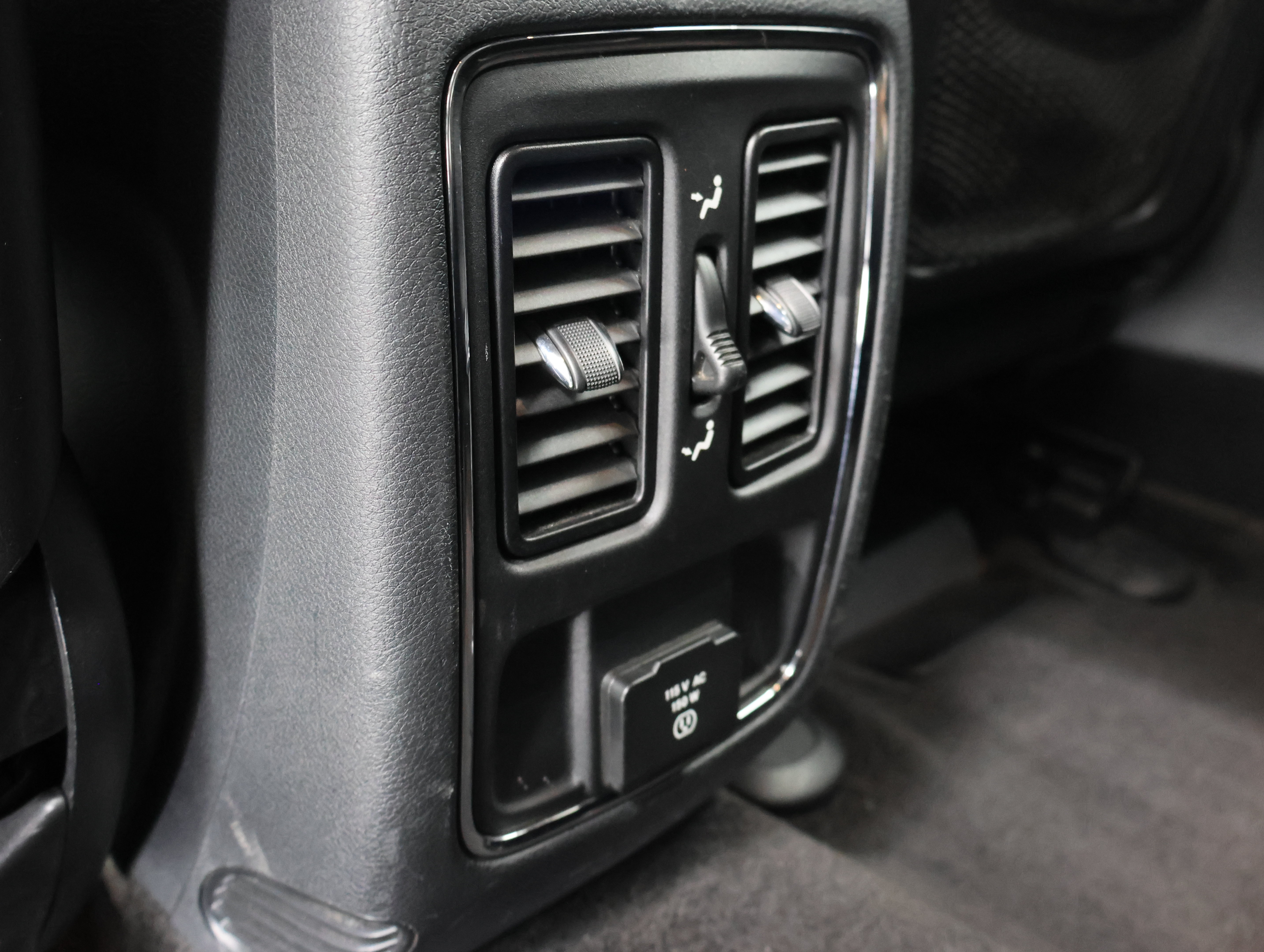 Used 2018 Jeep Grand Cherokee Altitude AWD/4WD image 35