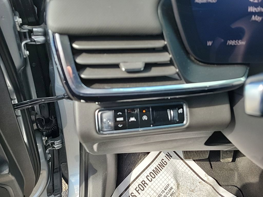 Used 2025 Buick Envision Preferred AWD/4WD image 12