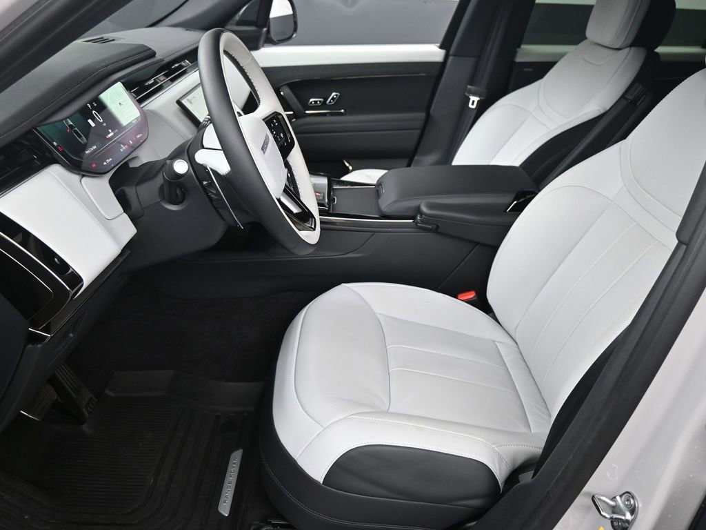 Used 2025 Land Rover Range Rover Sport Dynamic SE image 5
