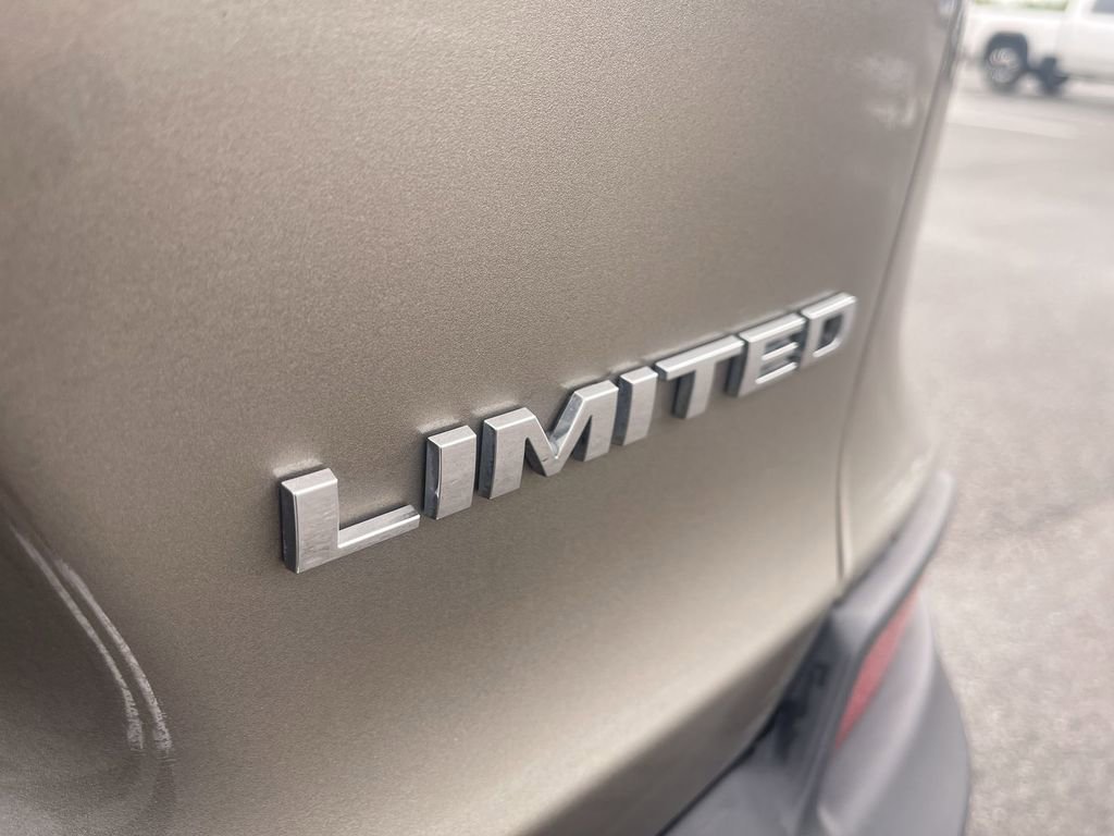Used 2019 Jeep Cherokee Limited AWD/4WD image 3