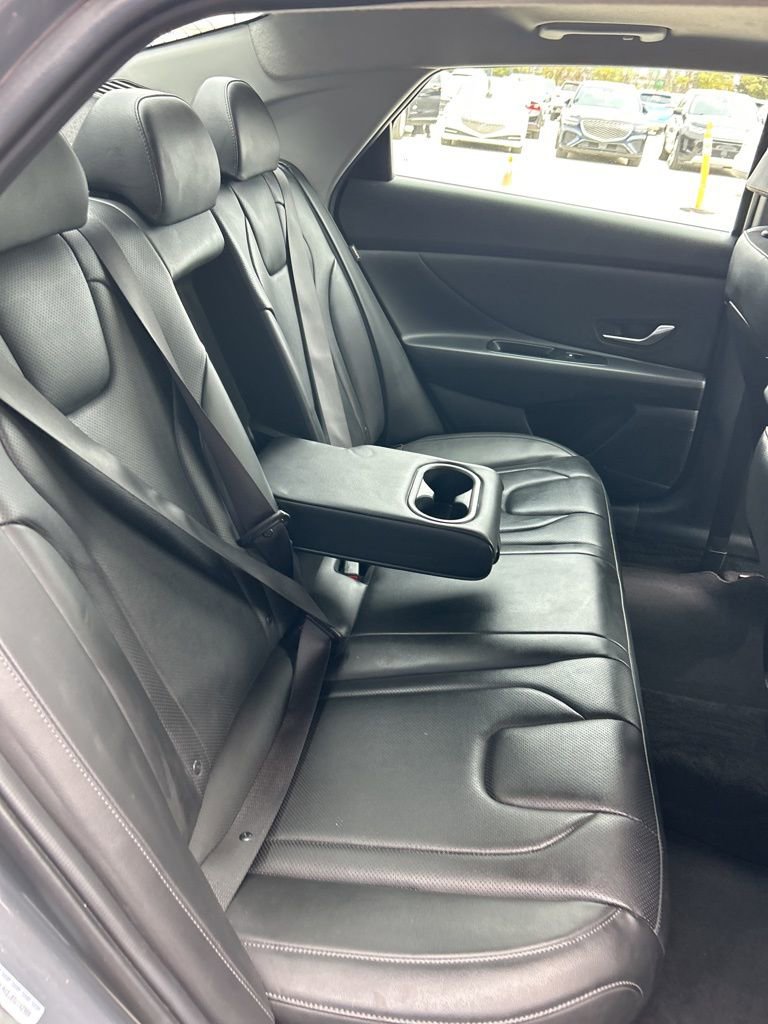 Certified 2025 Hyundai Elantra Limited FWD image 14