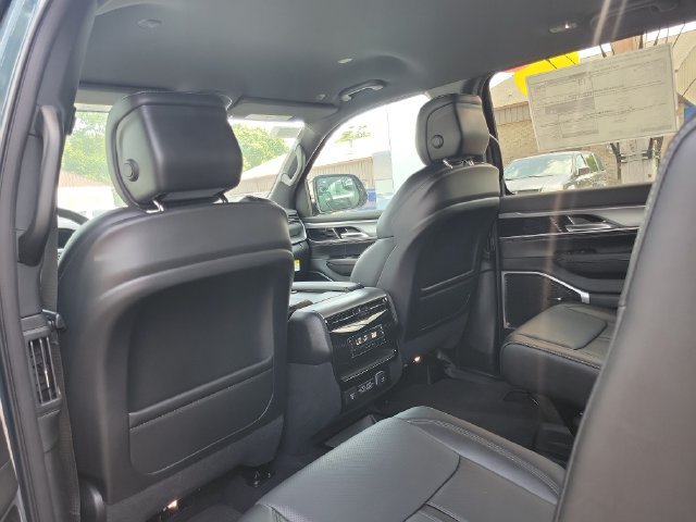 New 2026 Jeep Grand Wagoneer Limited AWD/4WD image 33