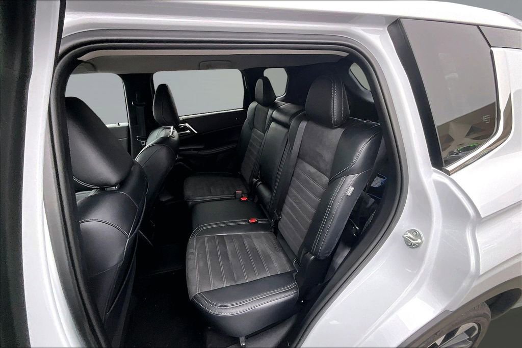 Used 2025 Mitsubishi Outlander LE image 25