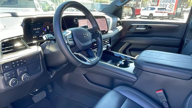 Used 2025 Chevrolet Suburban Z71 AWD/4WD image 11