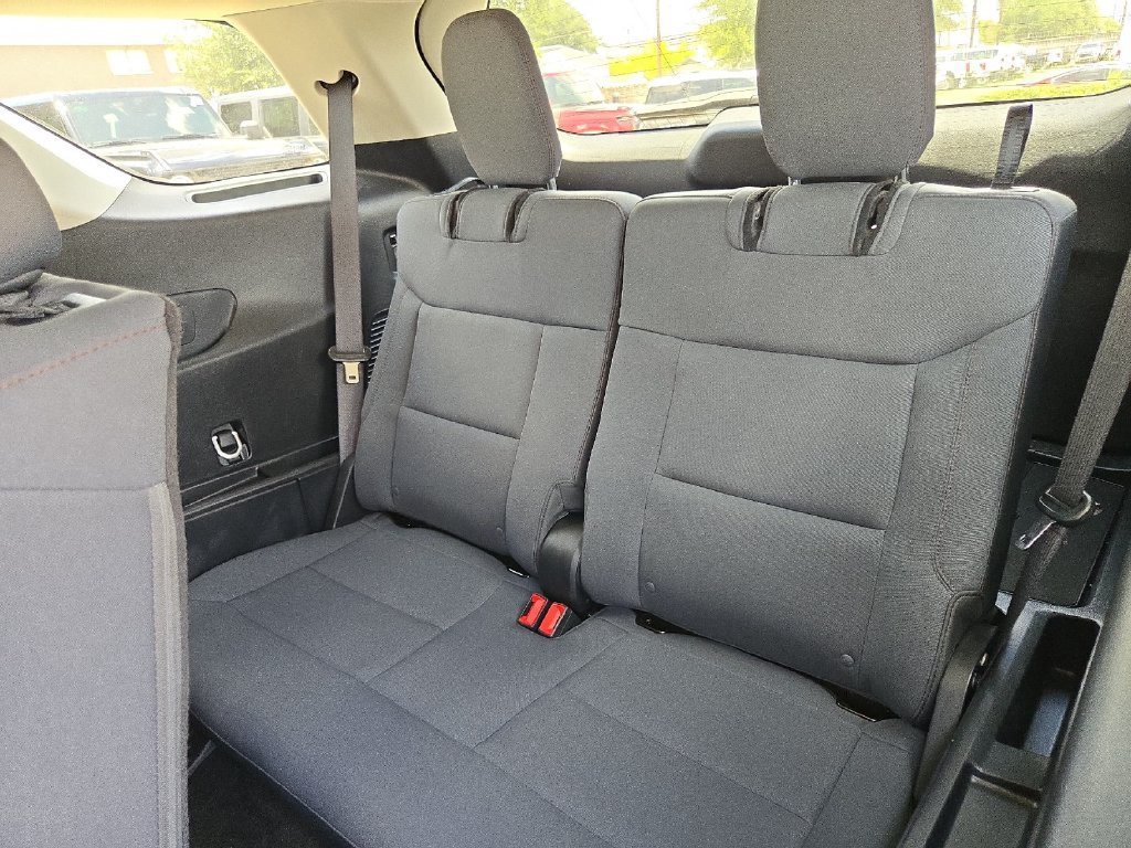 Used 2025 Ford Explorer Active RWD image 15