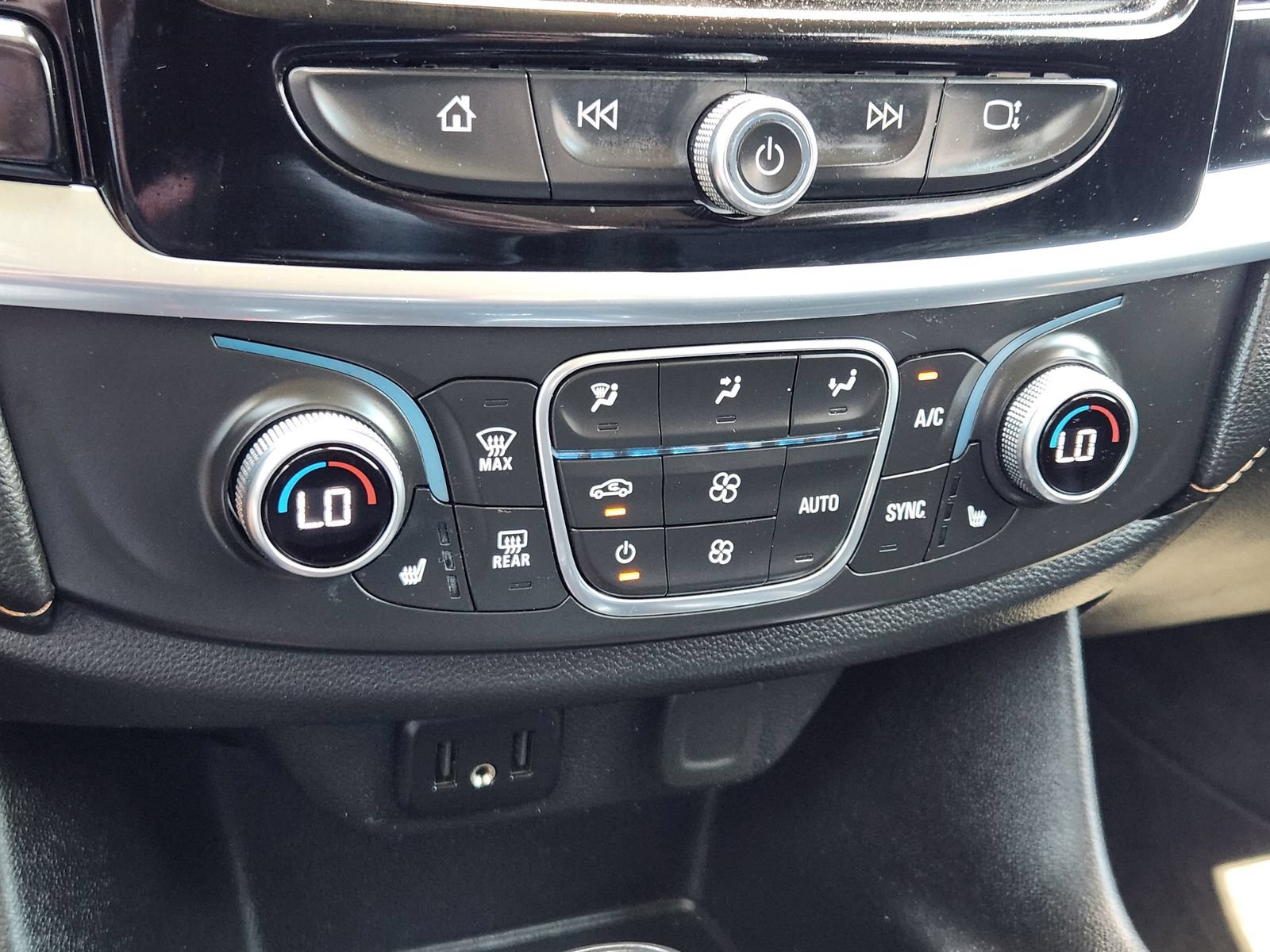 Used 2019 Chevrolet Traverse LT FWD image 20