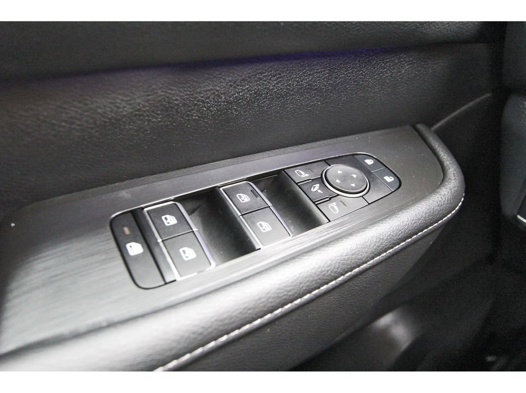 Used 2025 Nissan Armada SL image 15