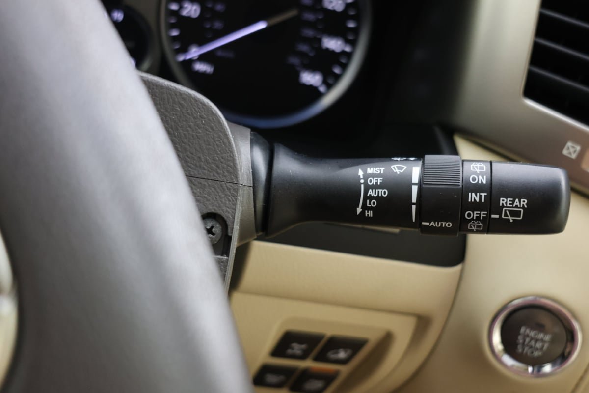 Used 2013 Lexus LX 570 4WD w/ Luxury Pkg w/Pre-crash image 28
