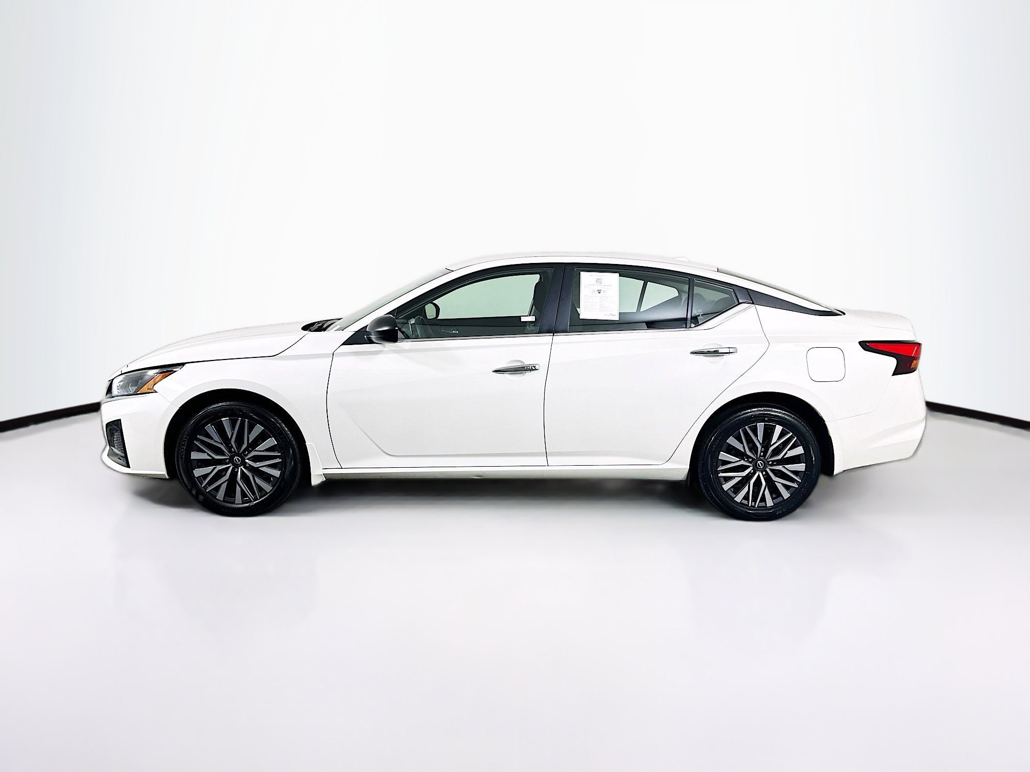 Used 2024 Nissan Altima 2.5 SV AWD/4WD image 4