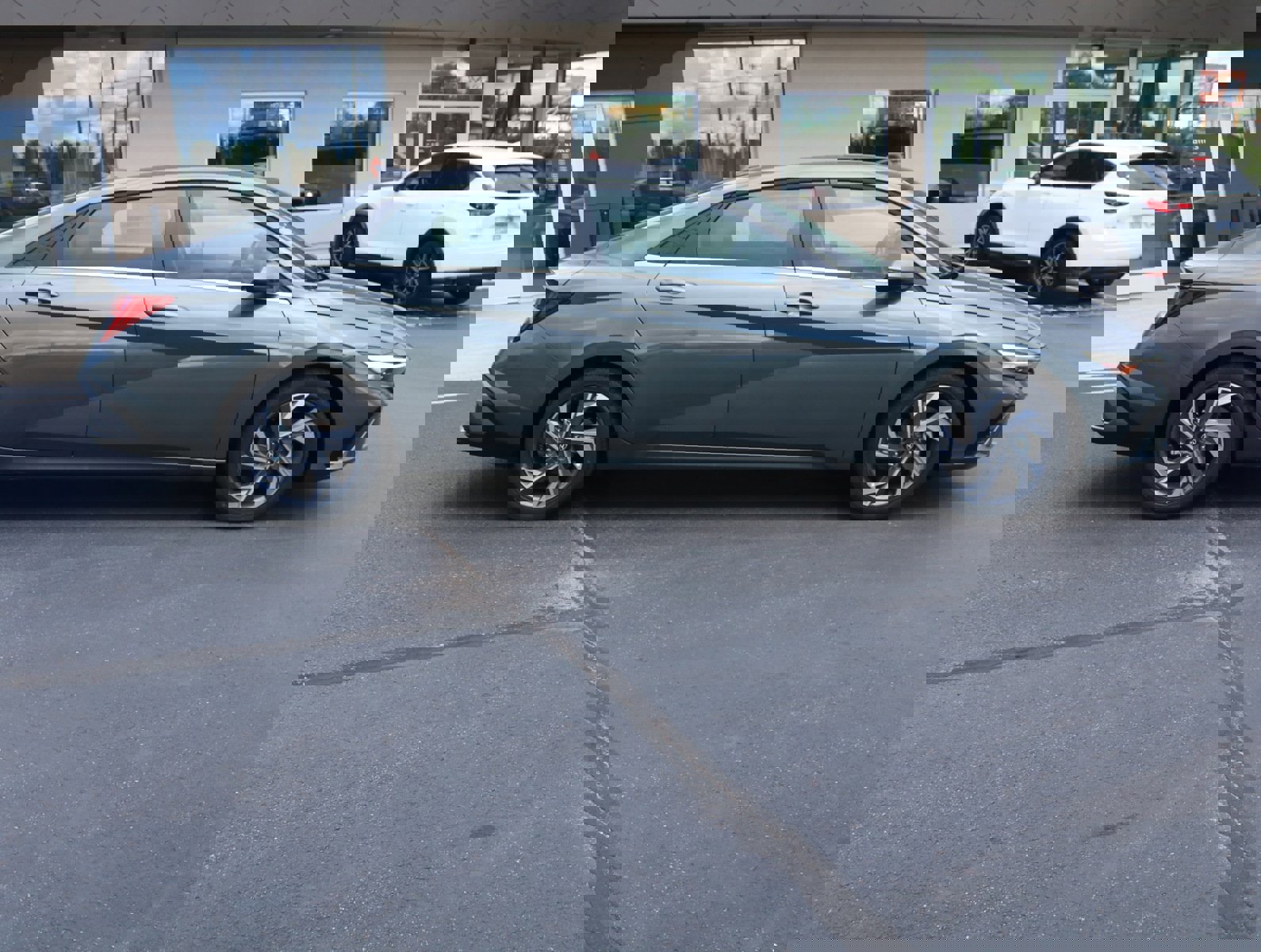 New 2025 Hyundai Elantra Limited image 2