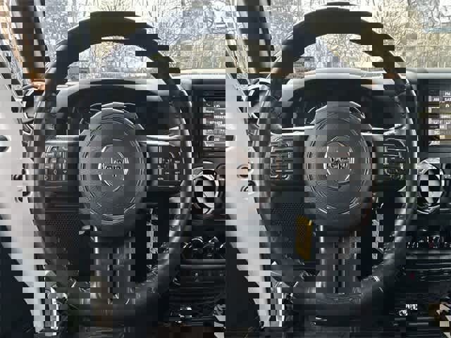 Used 2018 Jeep Wrangler Sahara w/ Connectivity Group image 7