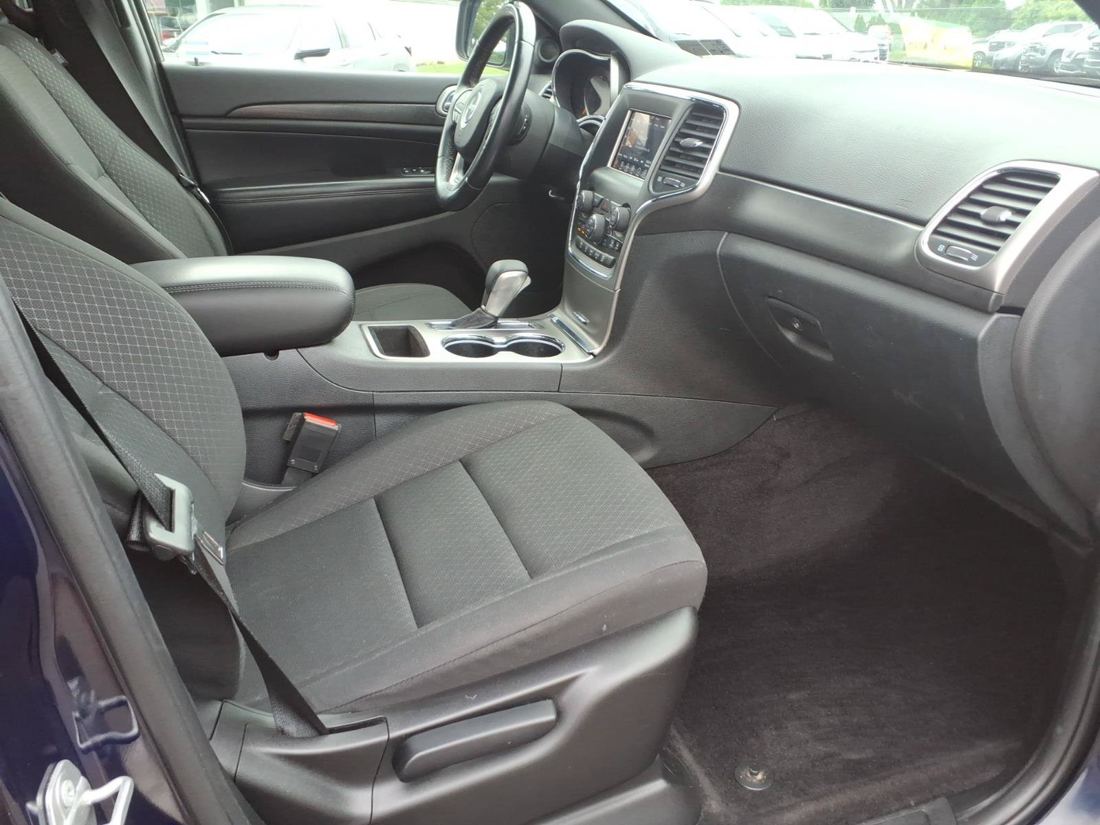Used 2018 Jeep Grand Cherokee Laredo AWD/4WD image 29