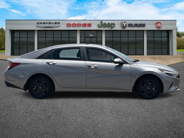 Used 2023 Hyundai Elantra SEL FWD image 3