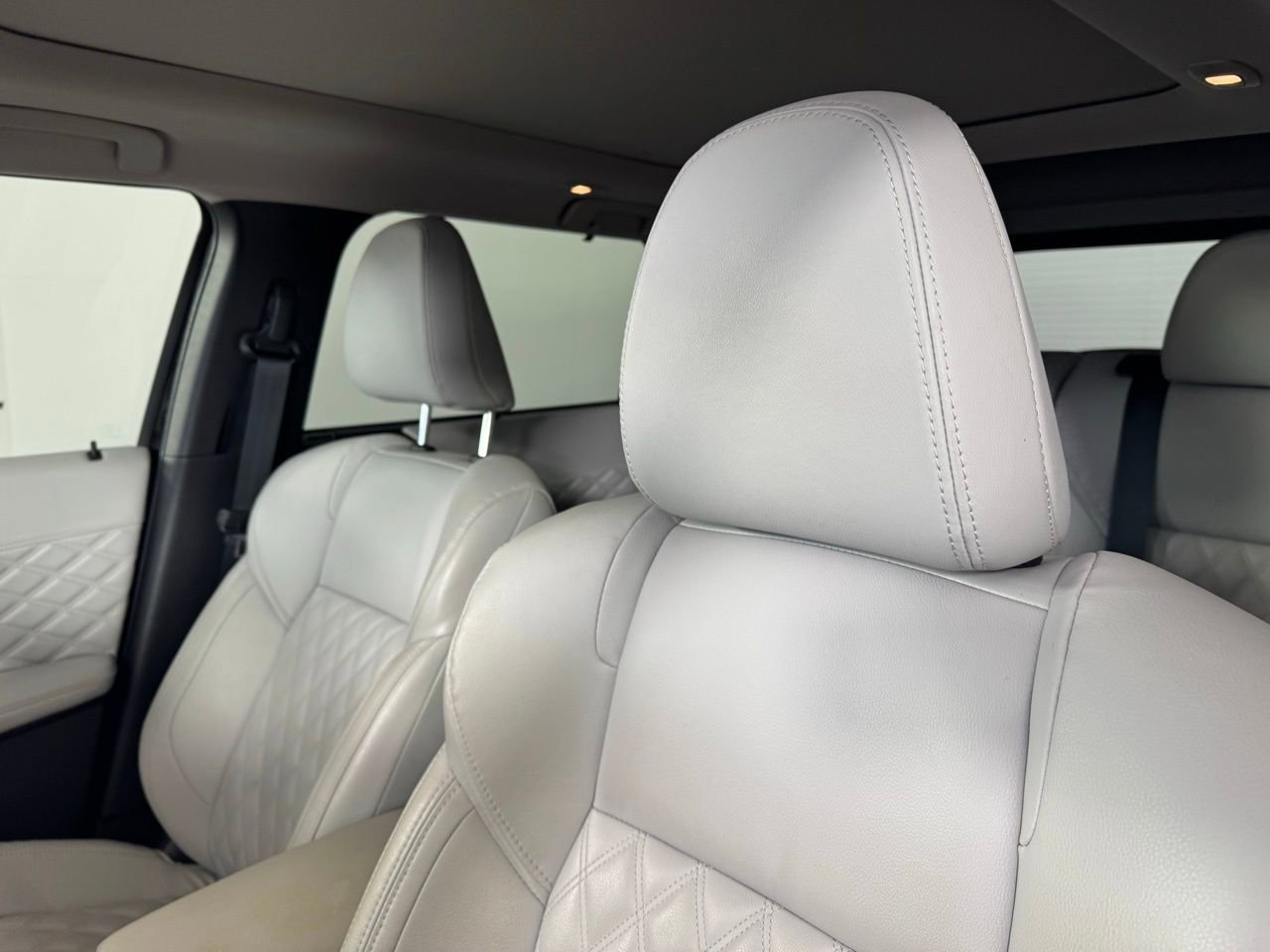 Used 2024 Mitsubishi Outlander SEL image 3