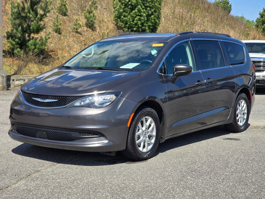 Used 2021 Chrysler Voyager Lxi image 2