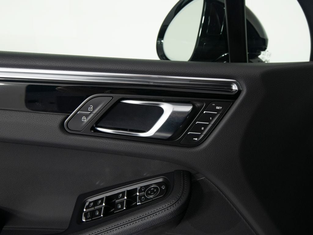 New 2026 Porsche Macan AWD/4WD image 20