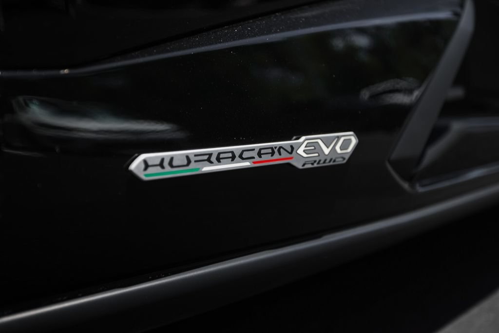 Used 2020 Lamborghini Huracan EVO RWD image 19