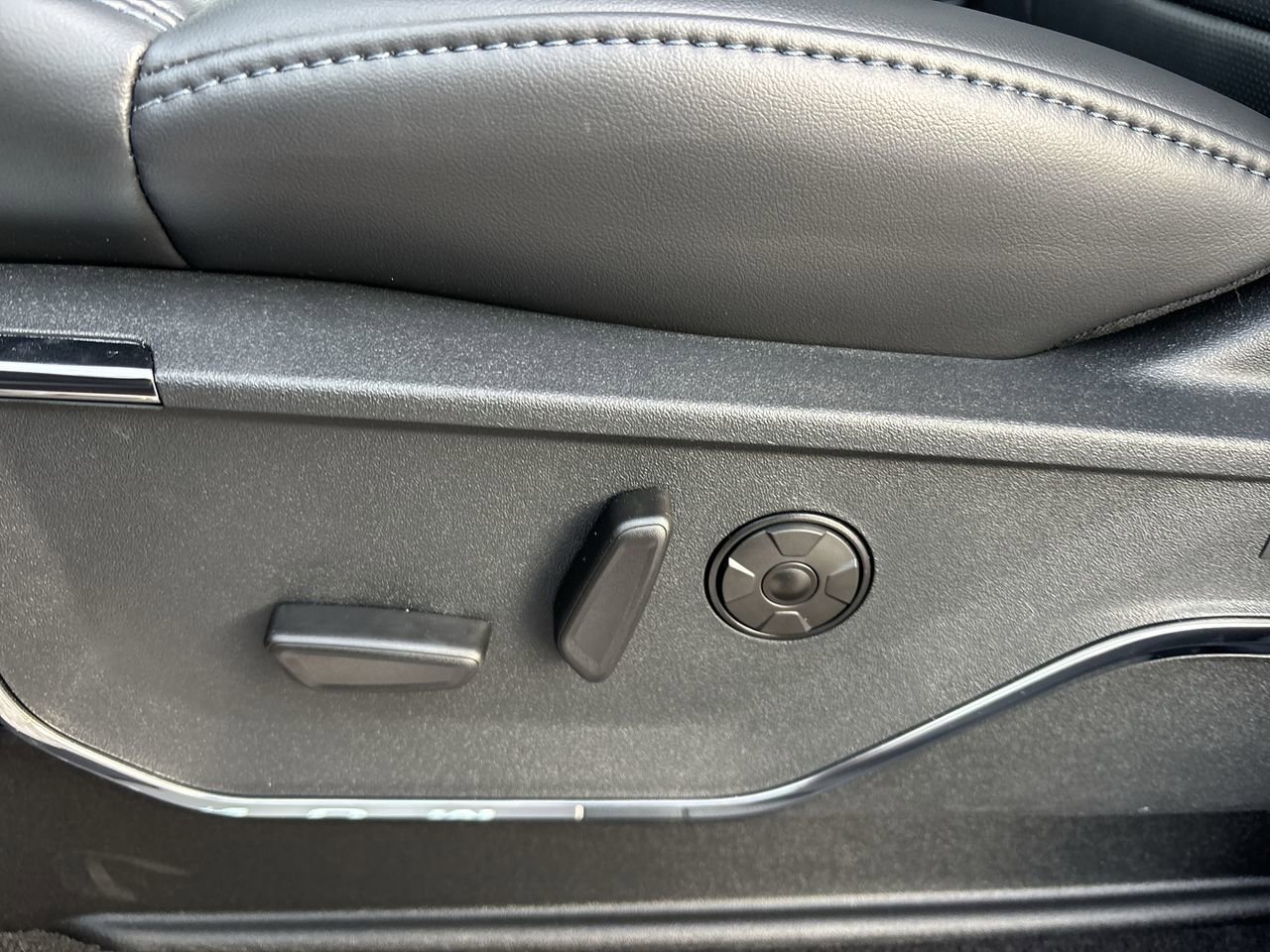 New 2026 Ford F250 Platinum w/ FX4 Off-Road Package image 19