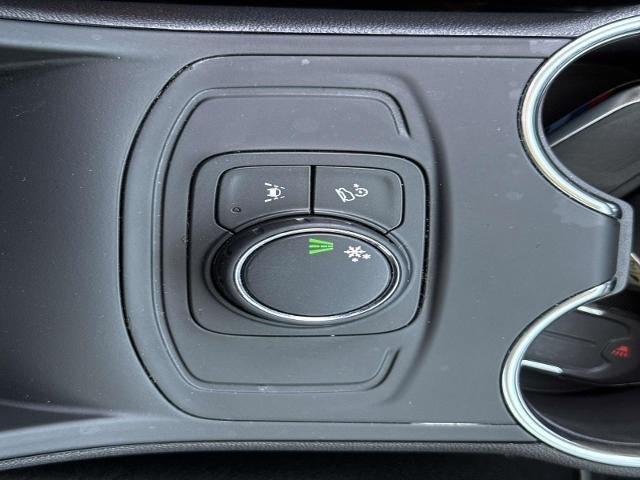 Used 2024 GMC Terrain SLE FWD image 24