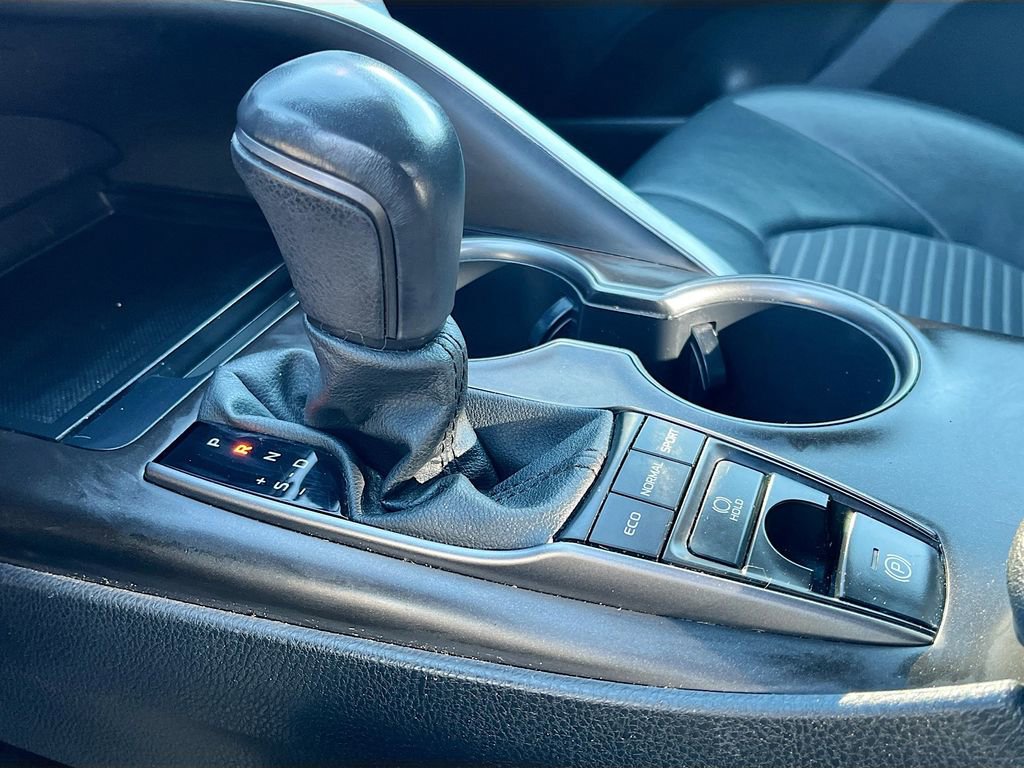 Used 2022 Toyota Camry SE w/ Carpet Mat Package (TMS) image 16