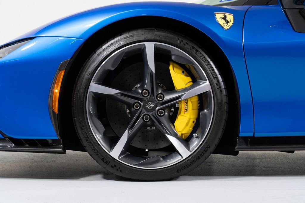 Used 2022 Ferrari SF90 Spider image 13