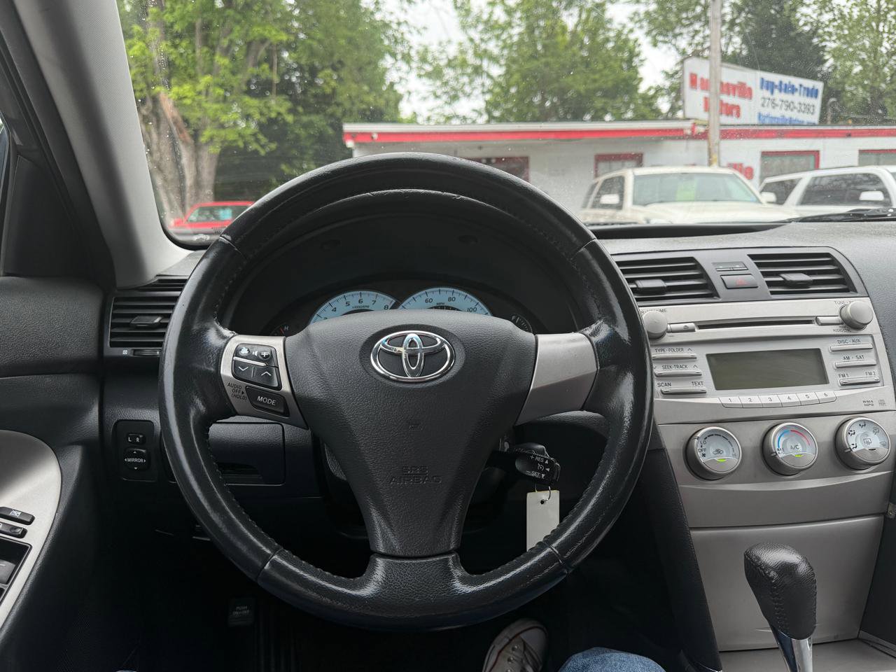 Used 2010 Toyota Camry SE FWD image 17