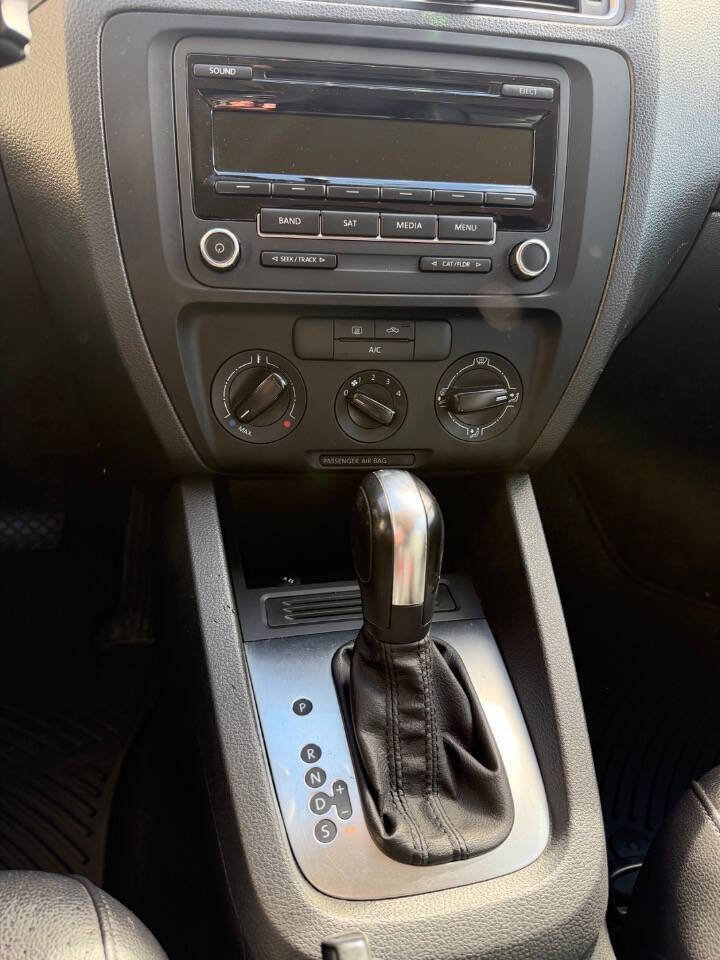 Used 2014 Volkswagen Jetta SE image 16
