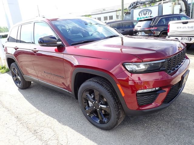 New 2025 Jeep Grand Cherokee Limited w/ Black Appearance Package image 9