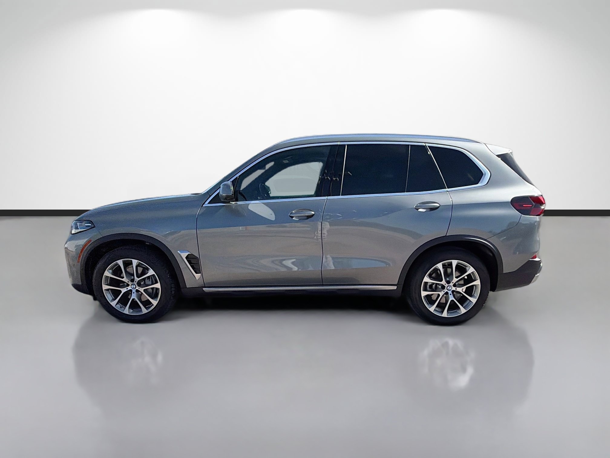 Used 2026 BMW X5 xDrive40i w/ Parking Assistance Package AWD/4WD image 6