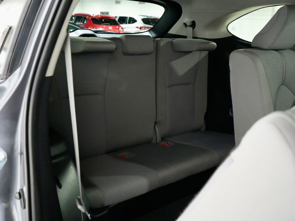 Used 2021 Toyota Highlander LE image 29